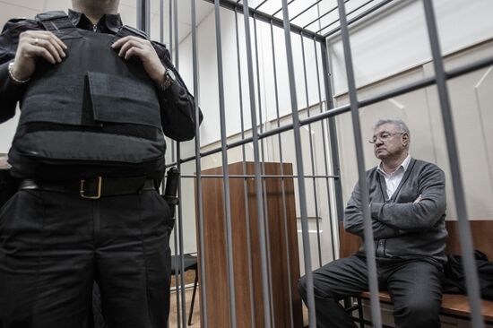 Избрание меры пресечения мэру Астрахани М.Столярову в Басманном суде