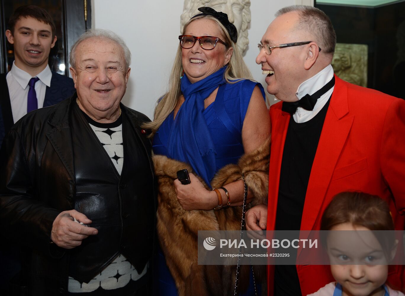 Открытие выставки модельера В.Зайцева "Тайны Гармонии"