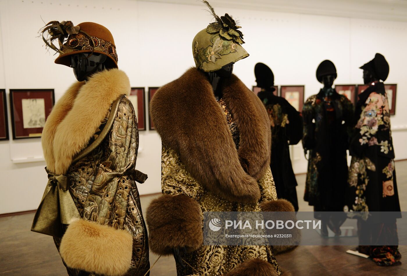 Открытие выставки модельера В.Зайцева "Тайны Гармонии"