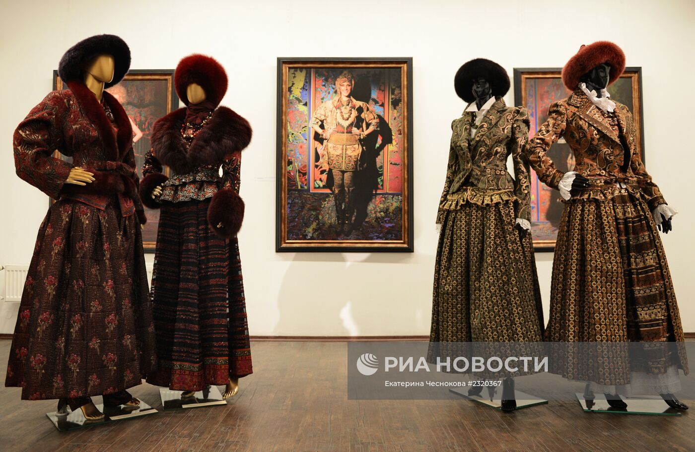 Открытие выставки модельера В.Зайцева "Тайны Гармонии"