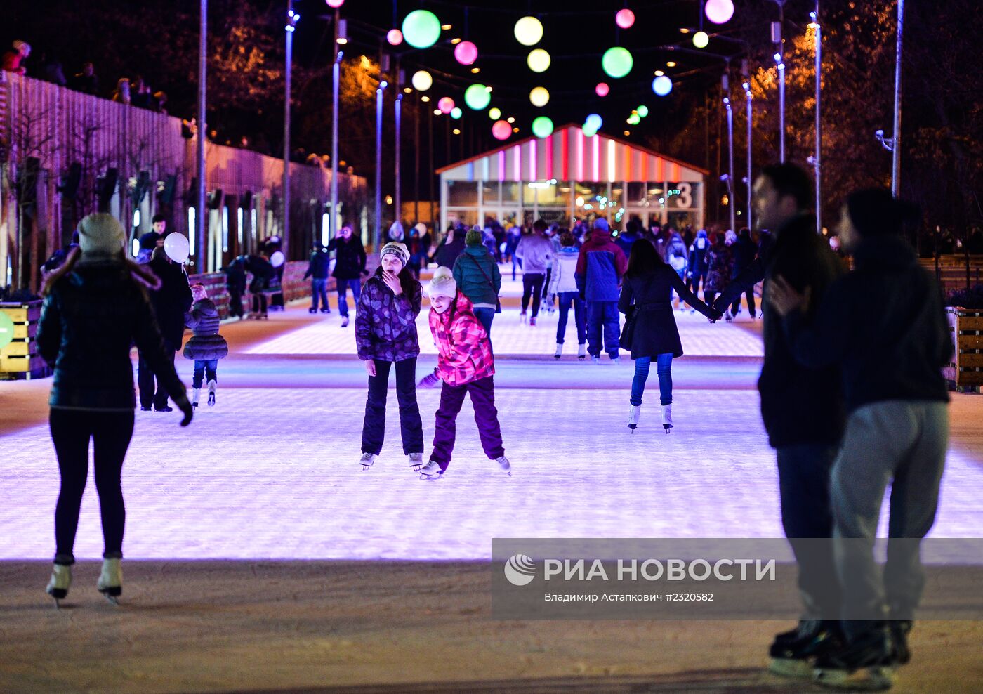 Открытие Центрального катка в Парке Горького