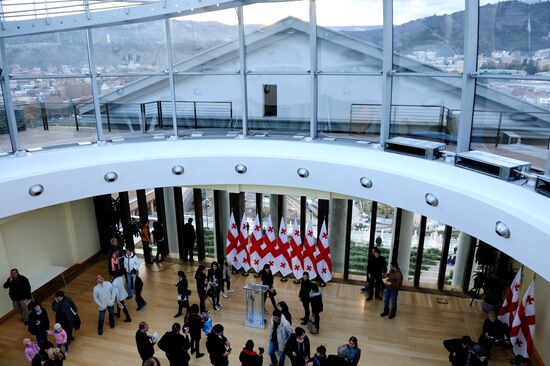 День открытых дверей в президентском дворце в Тбилиси
