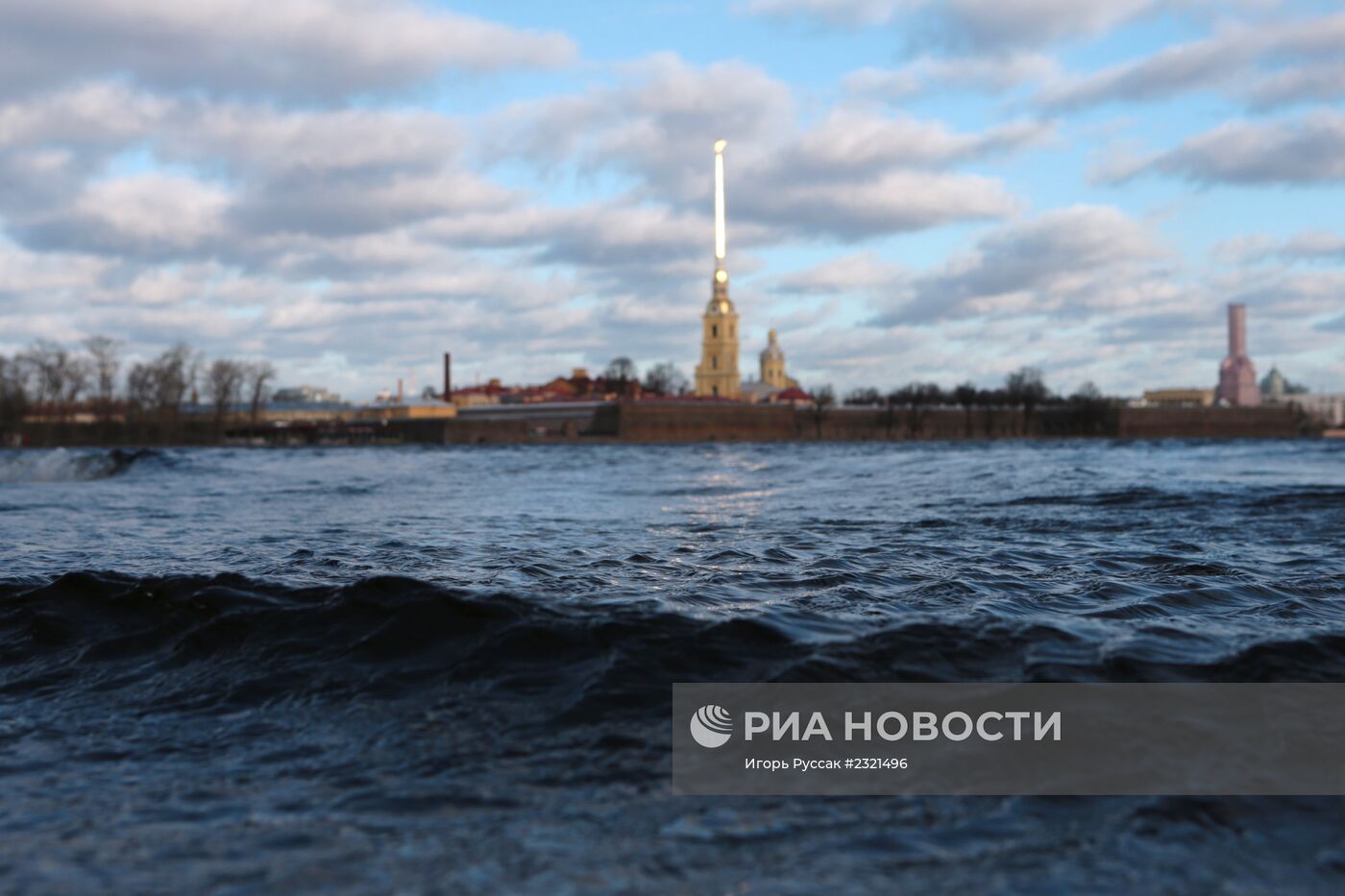 Штормовое предупреждение и угроза наводнения в Санкт-Петербурге