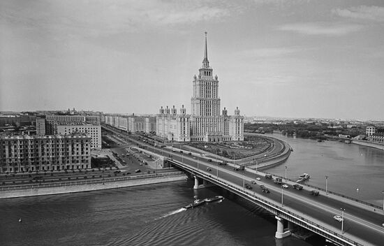 Ново-Арбатский мост и гостиница "Украина"