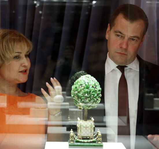 Д.Медведев посетил Музей Фаберже в Санкт-Петербурге