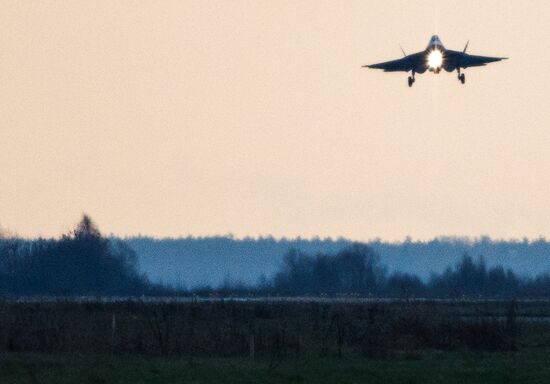 Истребитель Т-50 совершил перелет из Комсомольска-на-Амуре