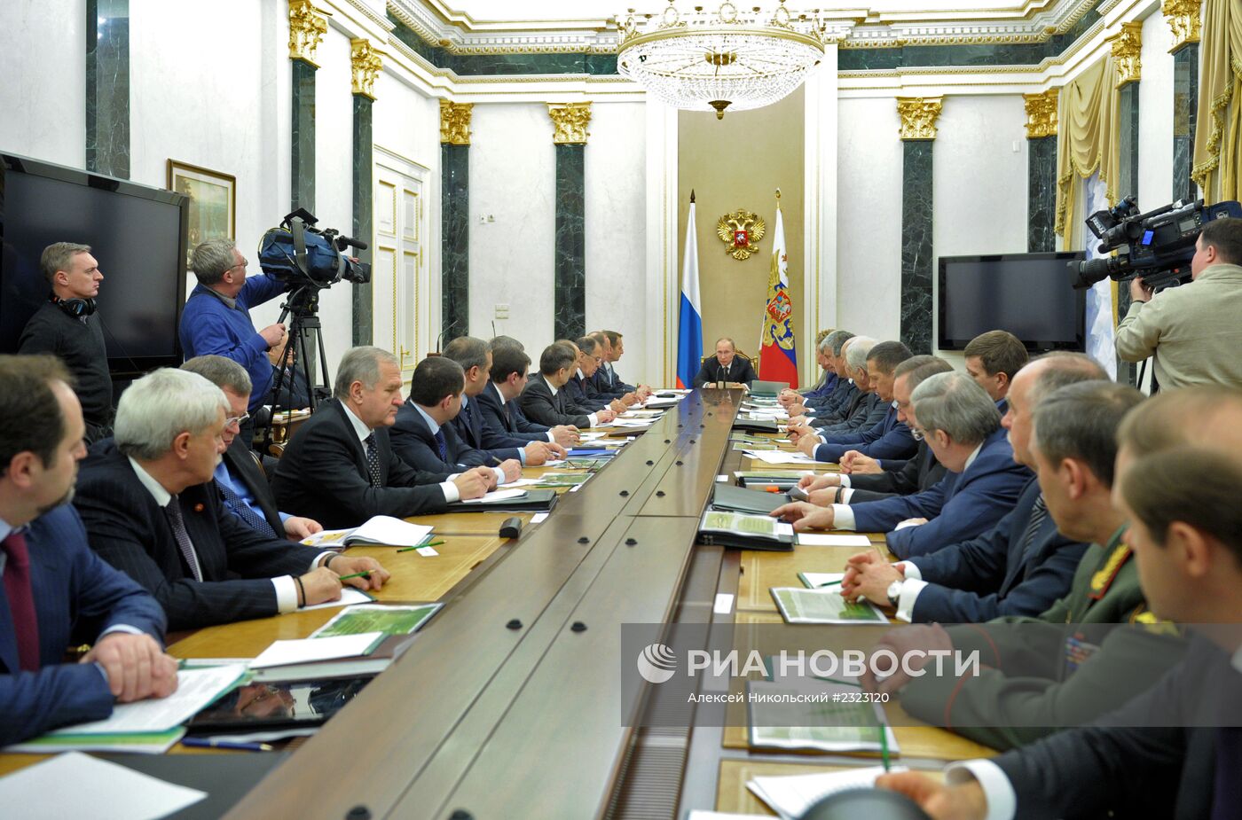 В.Путин провел заседание с членами Совбеза РФ