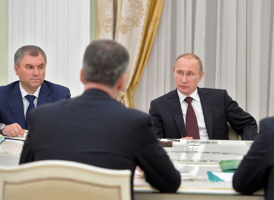 В.Путин встретился с руководителями непарламентских партий