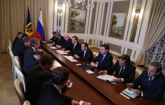 Д.Медведев примает участие в заседании Совета глав правительств СНГ