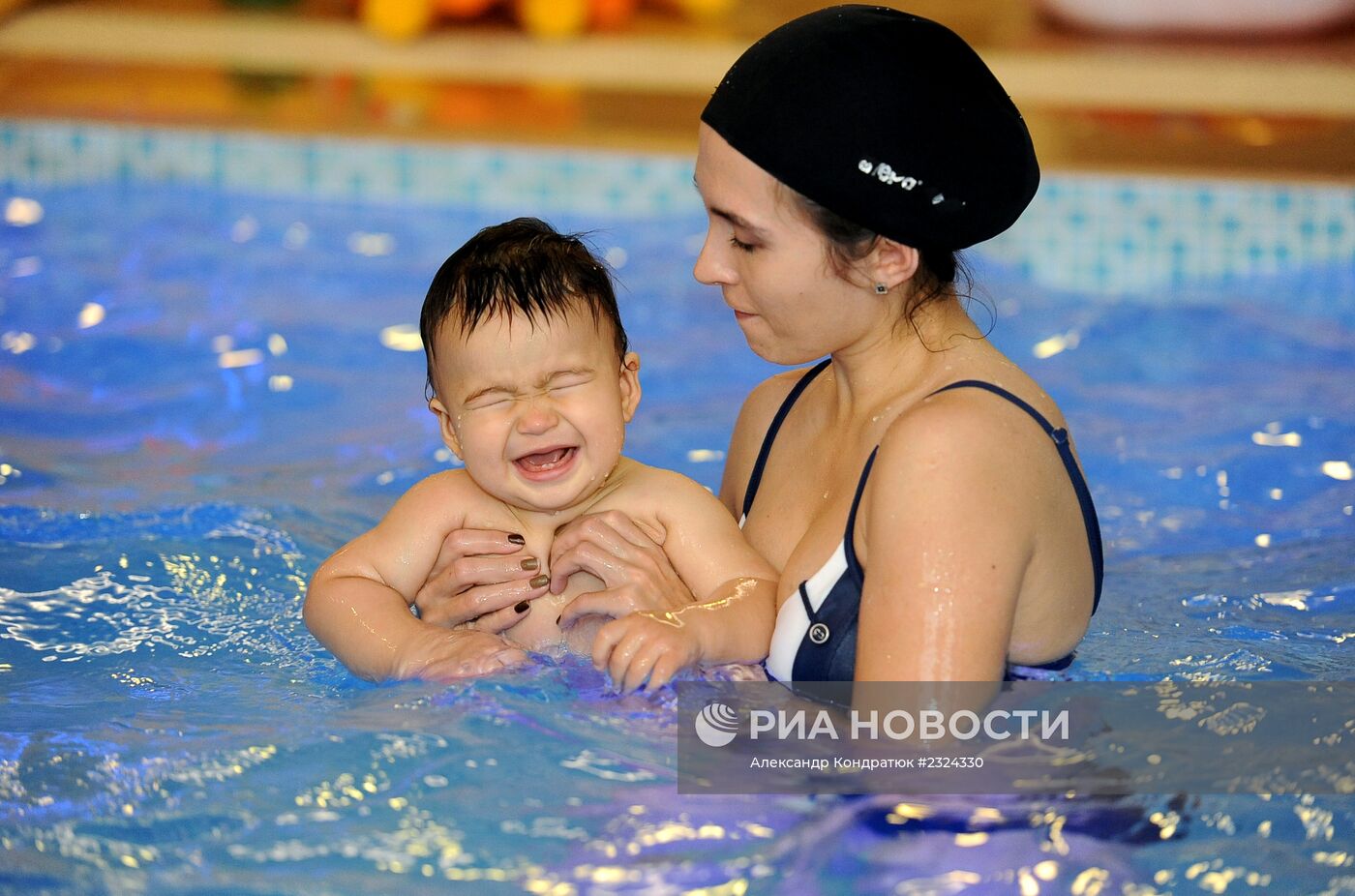 Лечебно-профилактическое плавание с малышами в фитнес-центре "Ариант"