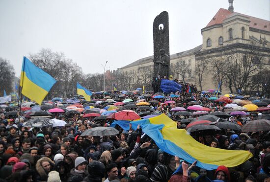 Митинг студентов во Львове за евроинтеграцию Украины