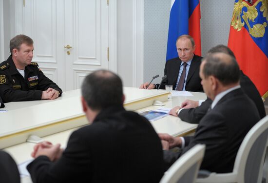 В.Путин провел совещание по вопросам развития ядерных подводных сил ВМФ