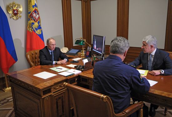 В.Путин провел совещание по вопросам развития ВВС