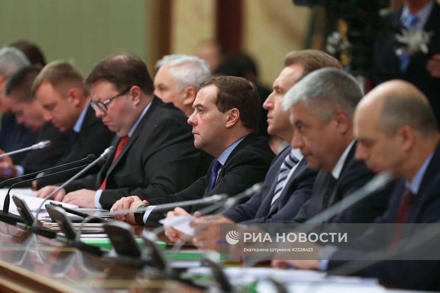 Д.Медведев провел совещание по вопросам создания МФЦ