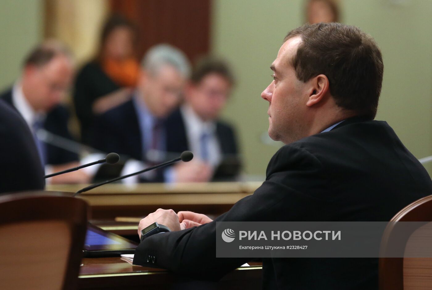 Д.Медведев провел совещание по вопросам создания МФЦ