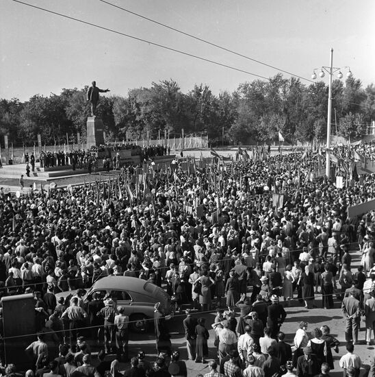 Митинг в Сталинабаде