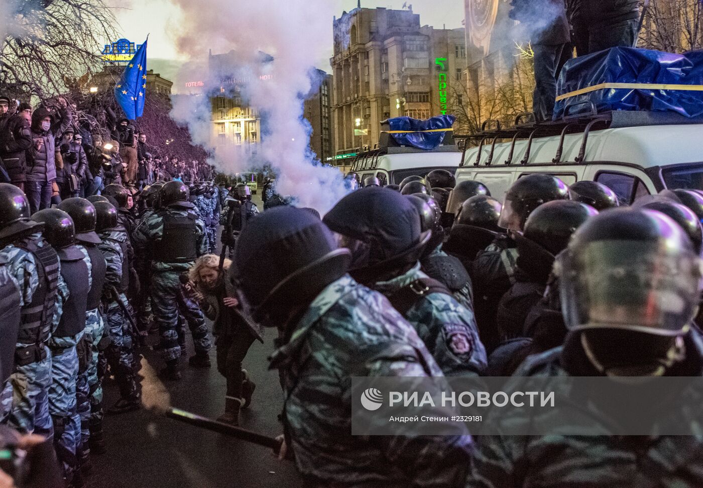 Спецподразделение "Беркут" пресекает попытки перекрыть Крещатик