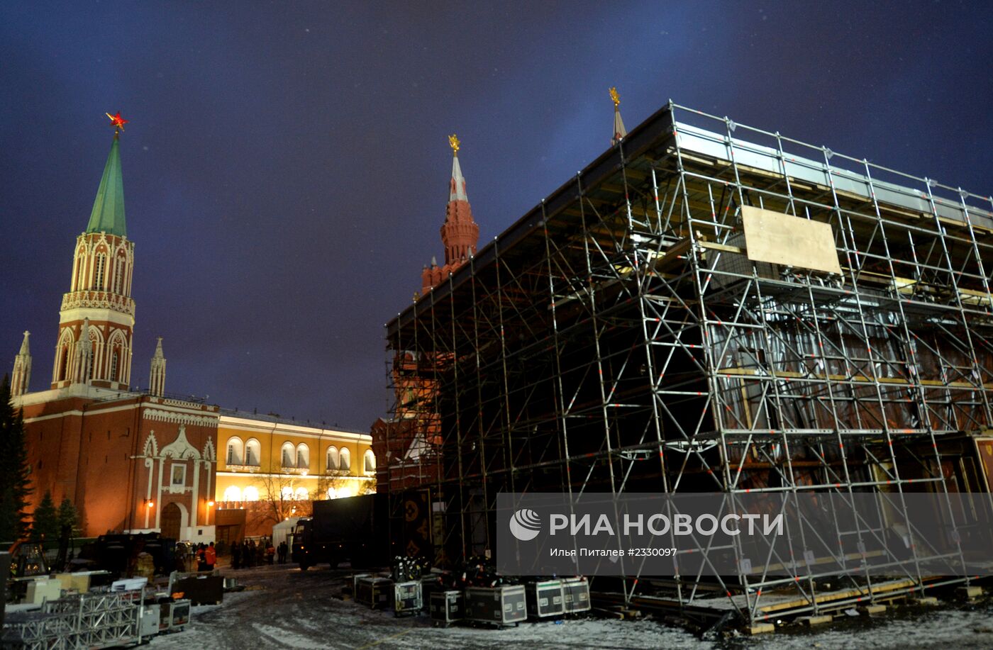 Демонтаж павильона-чемодана Louis Vuitton на Красной площади