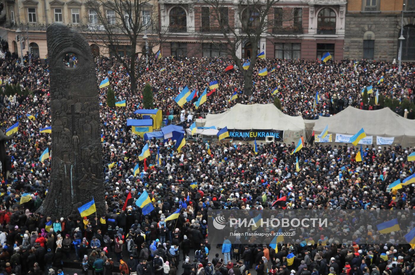 Митинг сторонников евроинтеграции во Львове