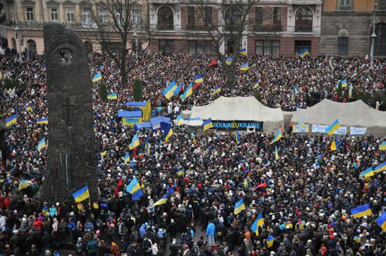 Митинг сторонников евроинтеграции во Львове