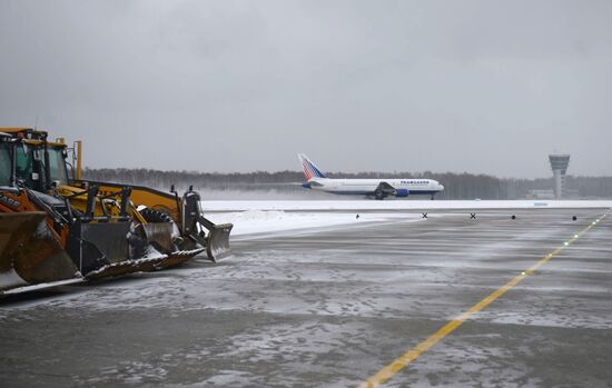 Открытие взлетно-посадочной полосы а аэропорту "Внуково" после реконструкции