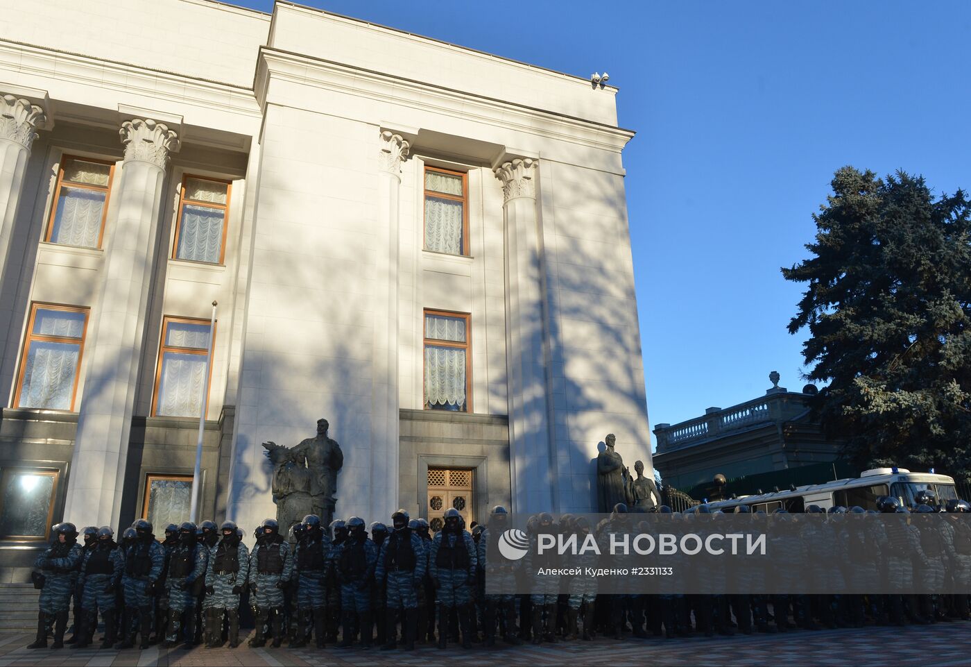 Пикет сторонников евроинтеграции Украины у здания Верховной Рады в Киеве