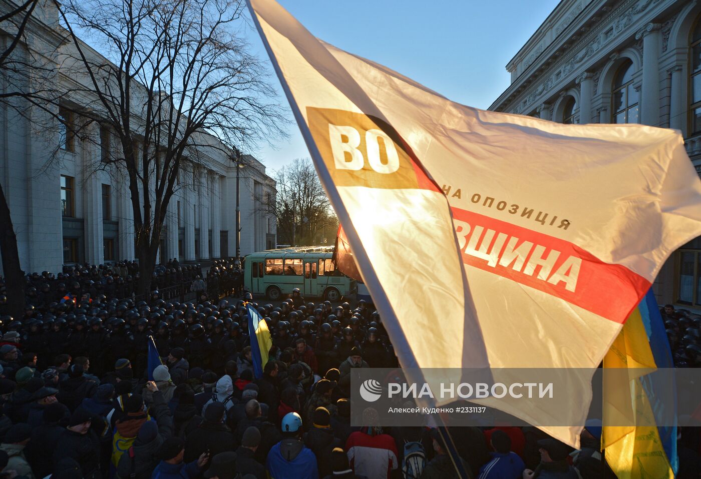 Пикет сторонников евроинтеграции Украины у здания Верховной Рады в Киеве