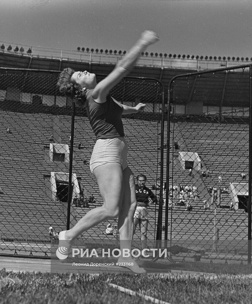 Легкоатлетка Нина Пономарева