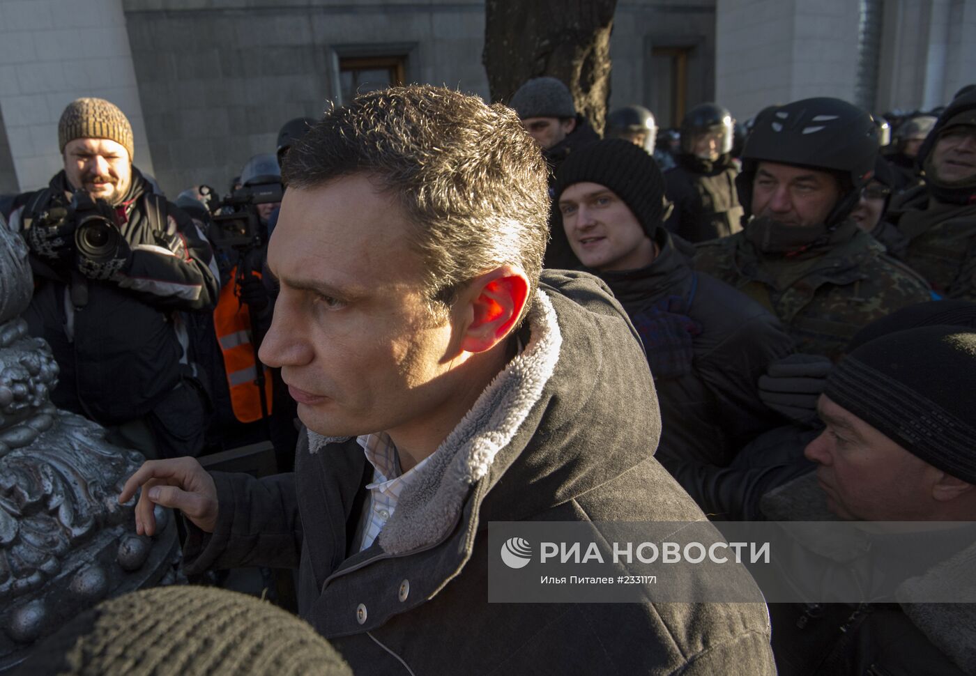 Пикет сторонников евроинтеграции Украины у здания Верховной Рады в Киеве