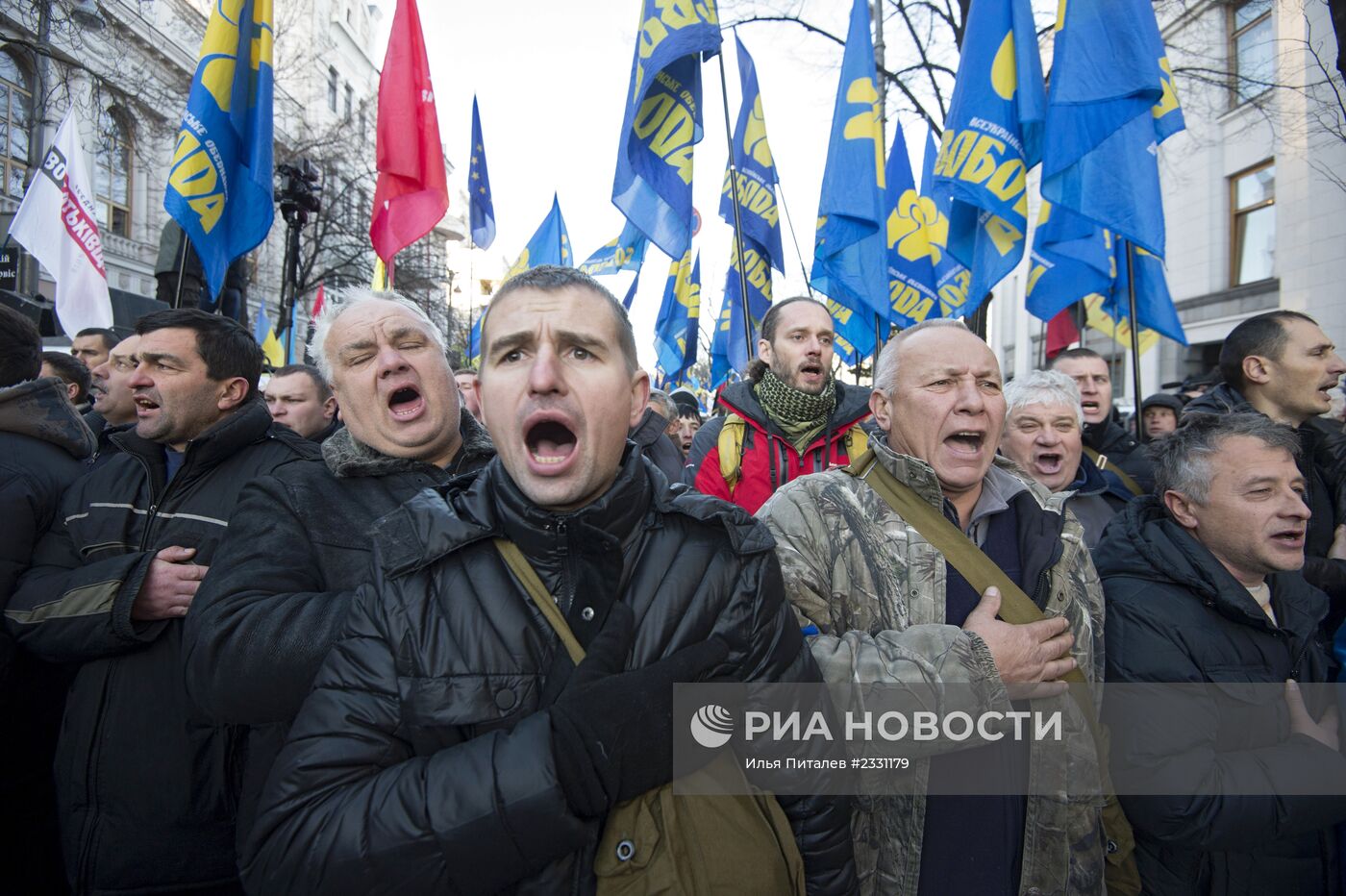 Пикет сторонников евроинтеграции Украины у здания Верховной Рады в Киеве