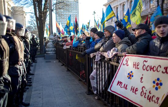 Пикет сторонников евроинтеграции Украины у здания Верховной Рады в Киеве