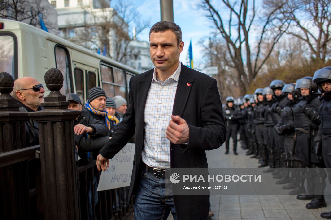 Пикет сторонников евроинтеграции Украины у здания Верховной Рады в Киеве