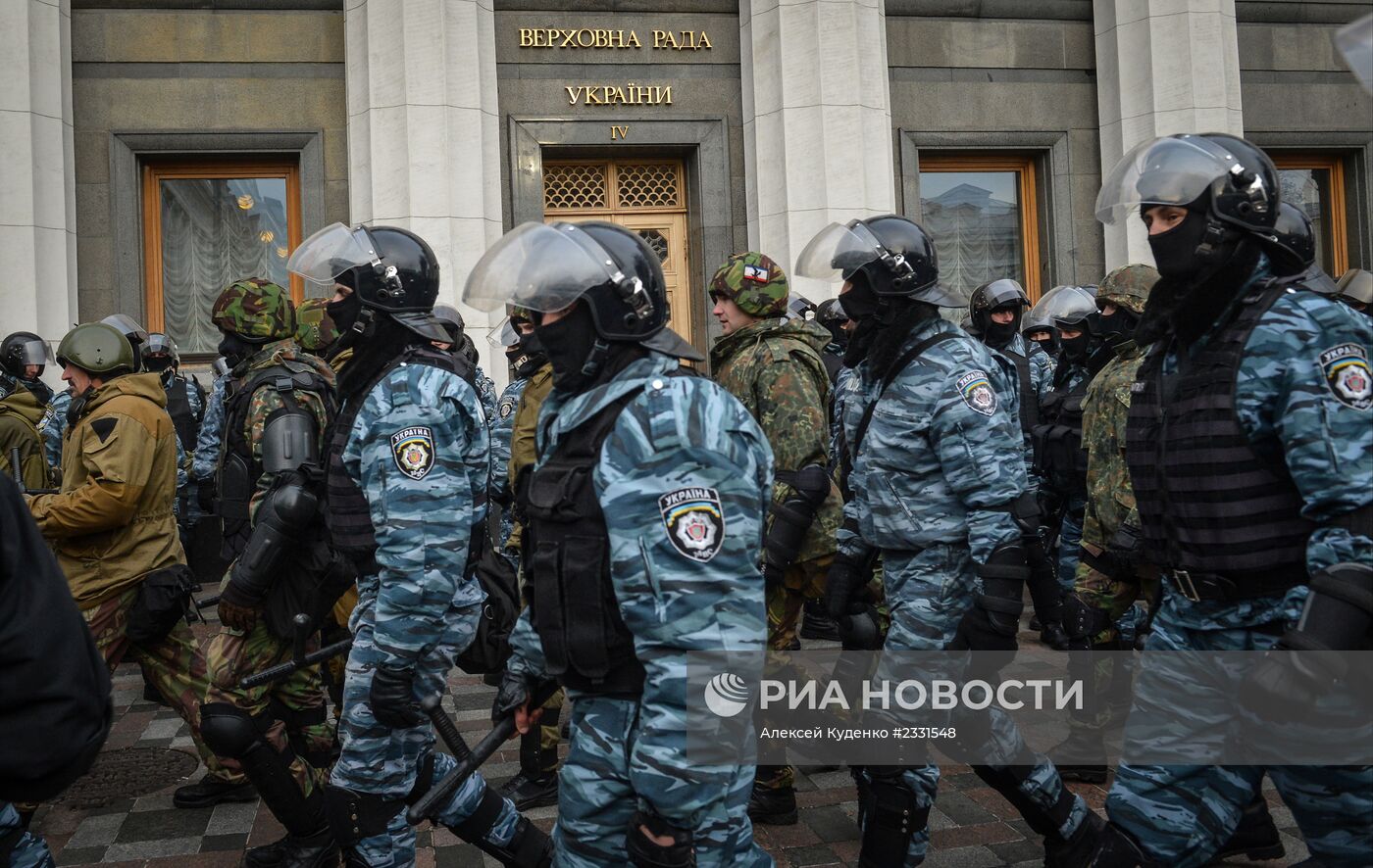 Пикет сторонников евроинтеграции Украины у здания Верховной Рады в Киеве