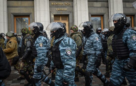 Пикет сторонников евроинтеграции Украины у здания Верховной Рады в Киеве