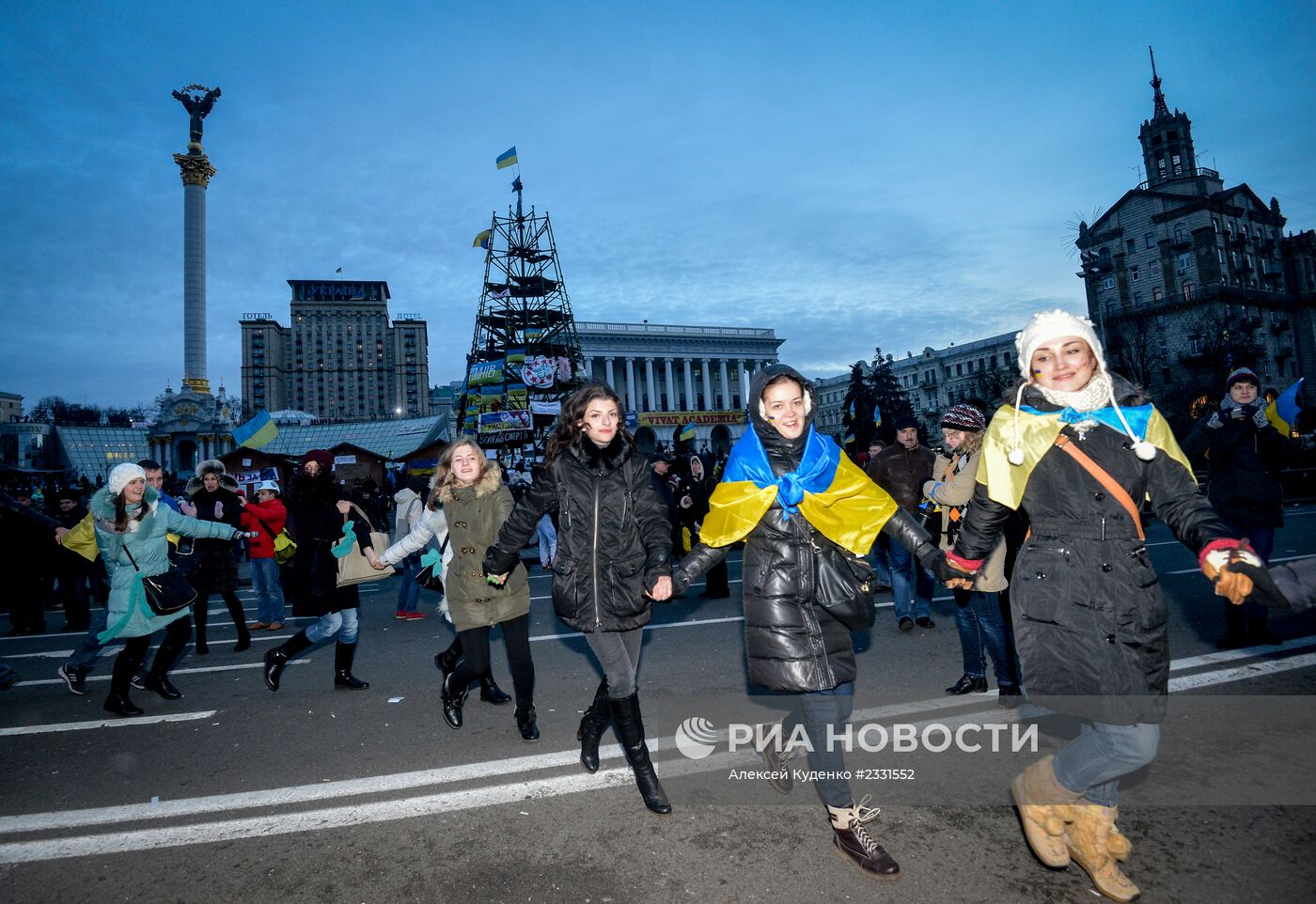 Акции сторонников евроинтеграции Украины на площади Независимости в Киеве