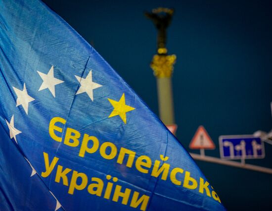 Акции сторонников евроинтеграции Украины на площади Независимости в Киеве