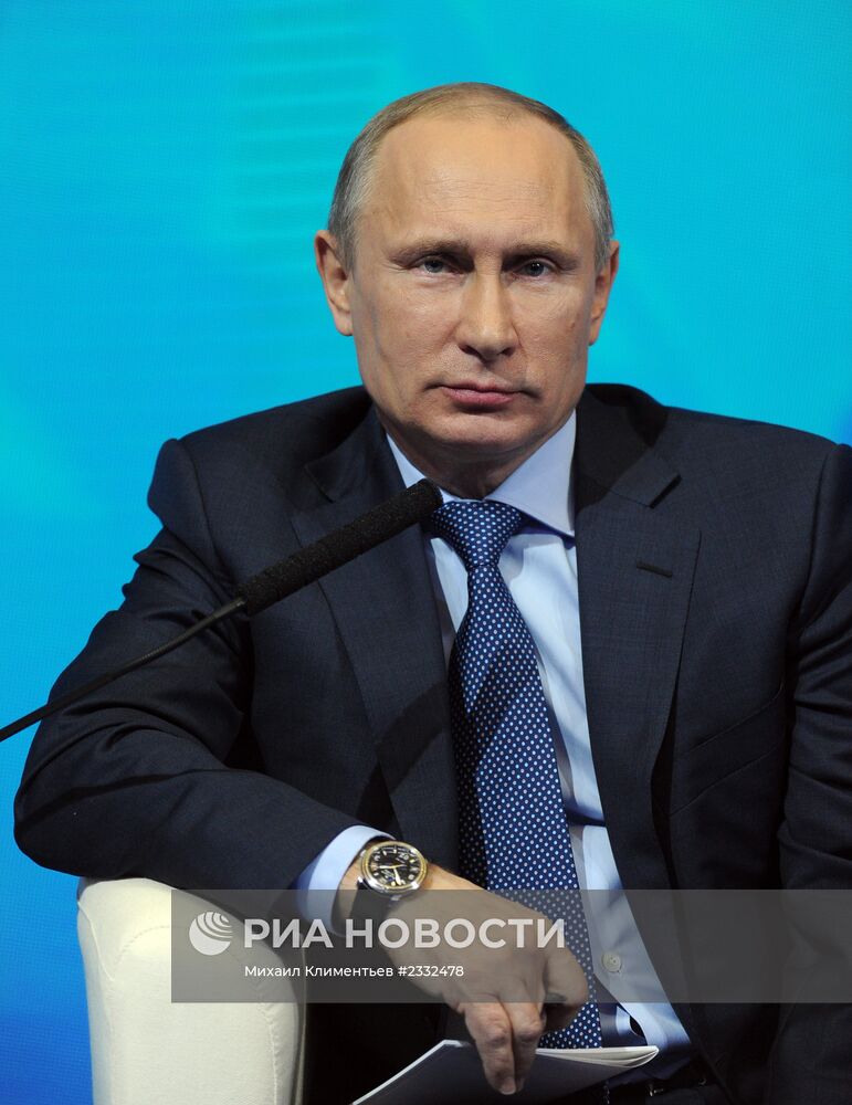 В.Путин принял участие в конференции Общероссийского народного фронта "Форум действий"