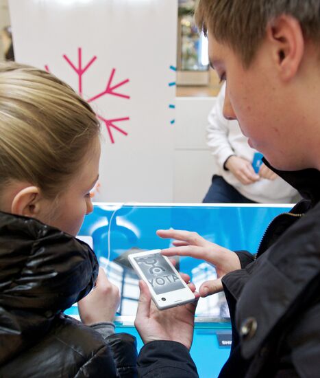 Старт продаж Yota Phone в Москве