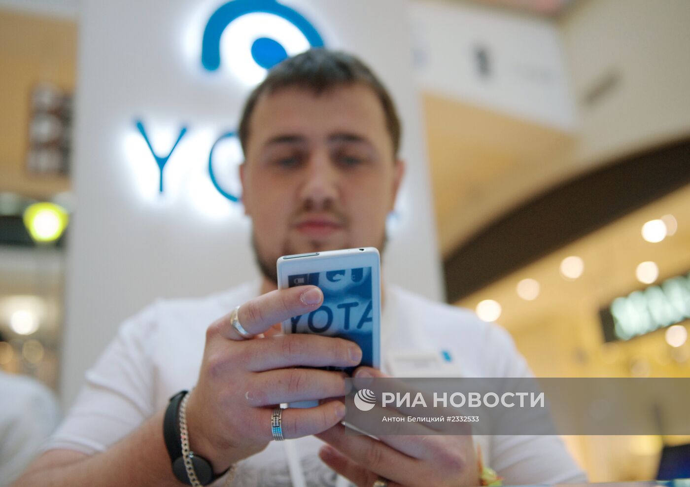 Старт продаж Yota Phone в Москве