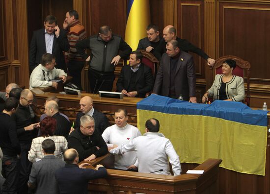 Верховная Рада Украины заблокирована оппозицией