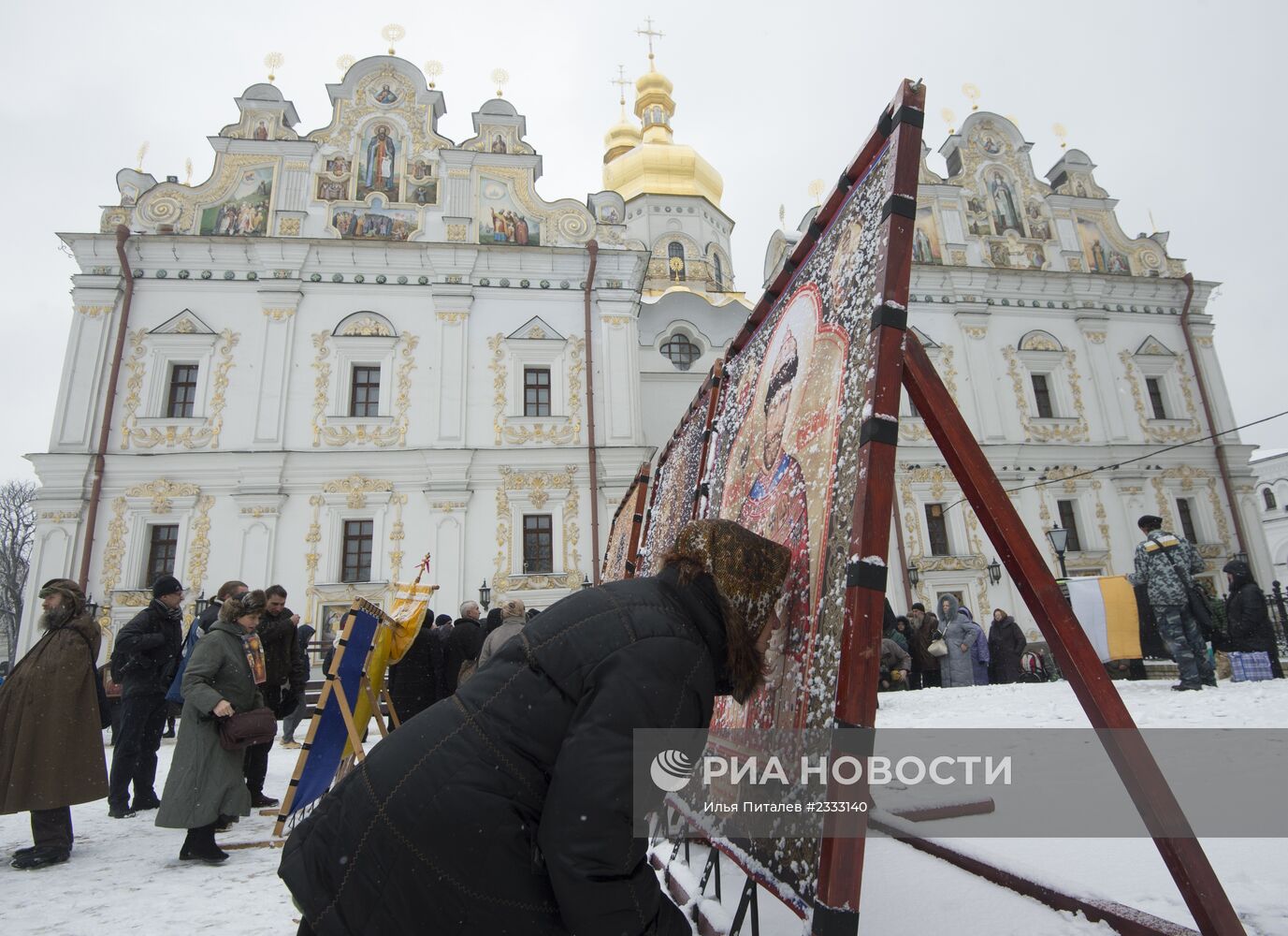 Крестный ход под лозунгом "Украина, Россия, Беларусь - вместе Святая Русь!" в Киеве