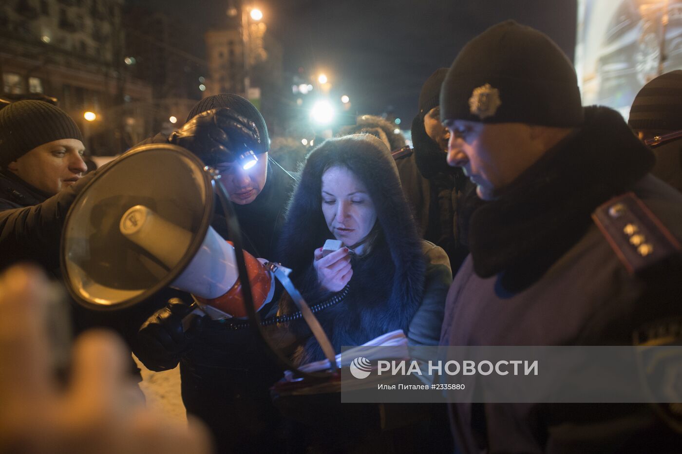 Внутренние войска начали штурм лагеря митингующих на Майдане