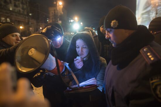 Внутренние войска начали штурм лагеря митингующих на Майдане