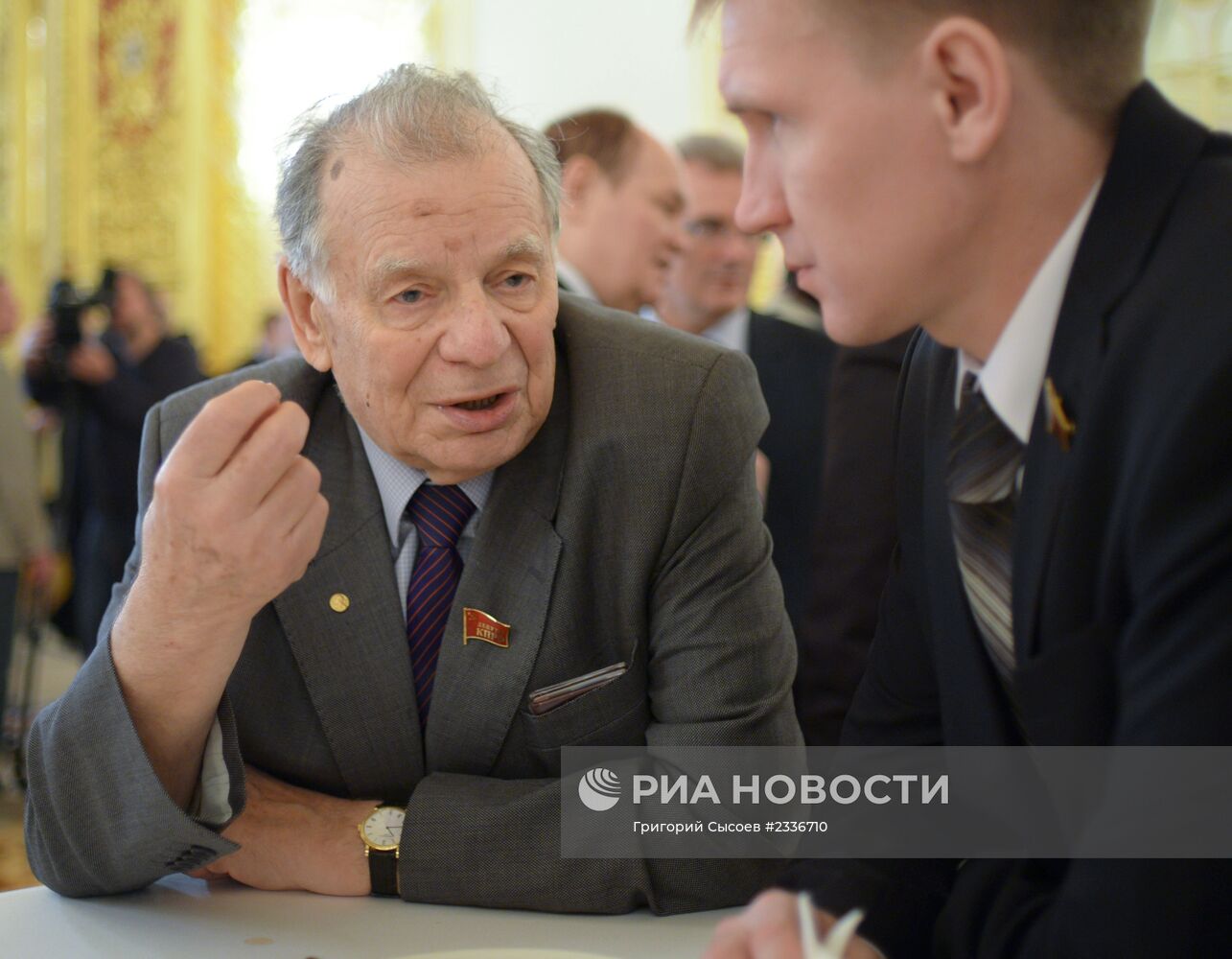 Обращение президента РФ В. Путина с ежегодным посланием к Федеральному собранию