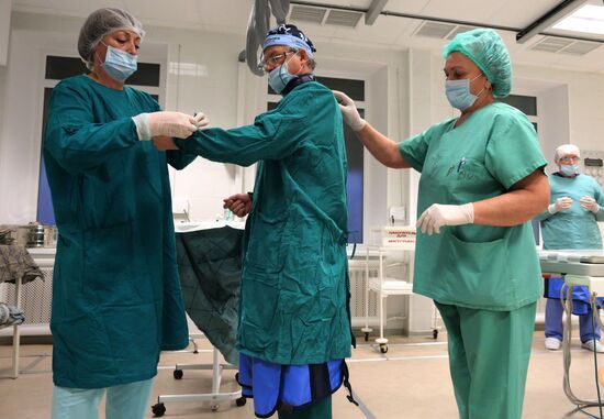 Проведение операции в госпитале Балтийского флота в Калининграде