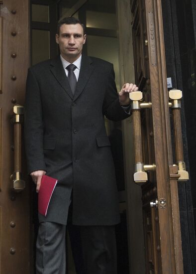 Лидеры трех оппозиционных партий передали свои требования генеральному прокурору Украины