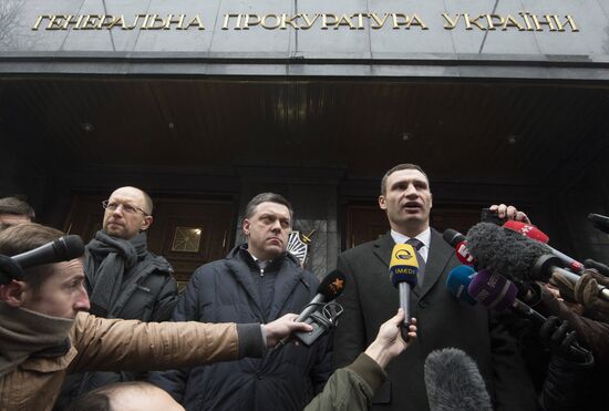 Лидеры трех оппозиционных партий передали свои требования генеральному прокурору Украины