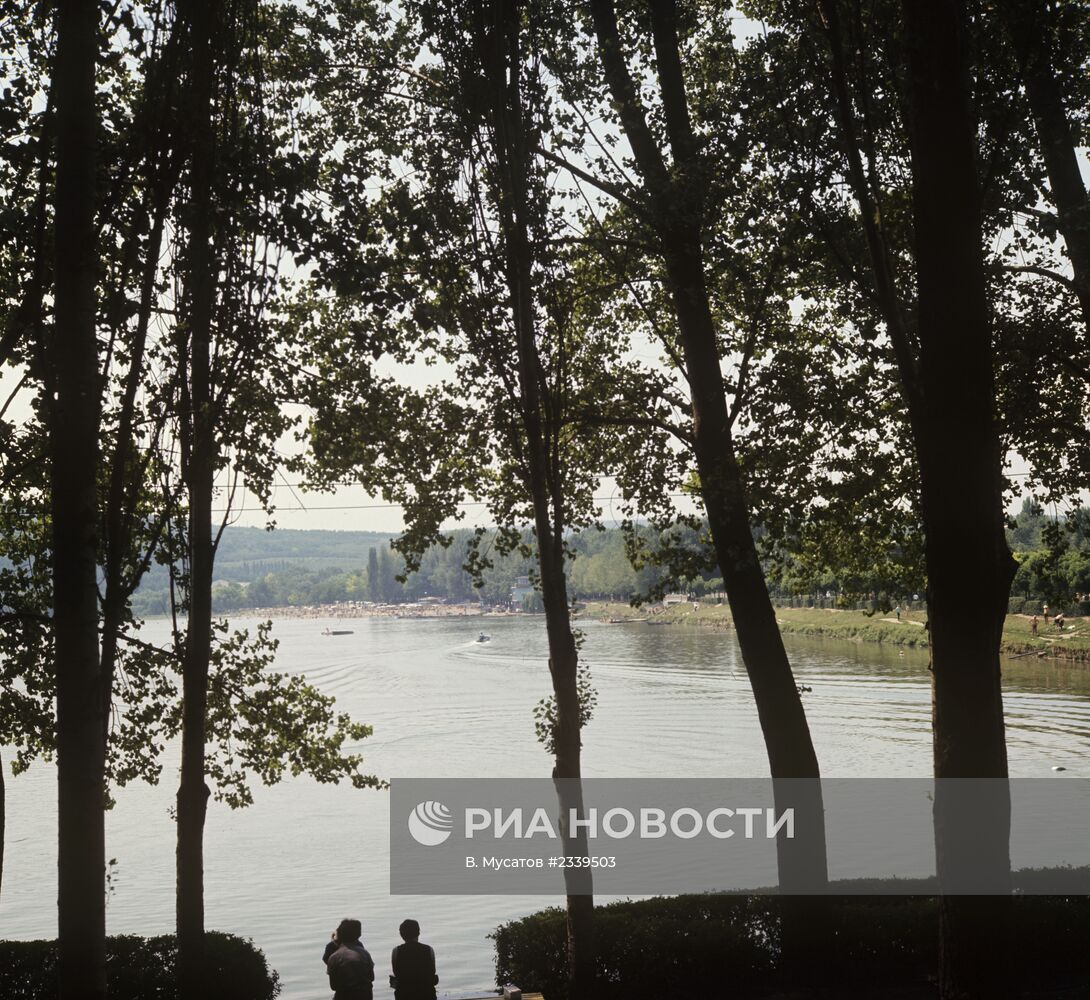 На Комсомольском озере в Кишиневе