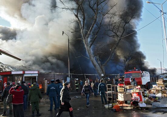 В Грозном горит центральный рынок