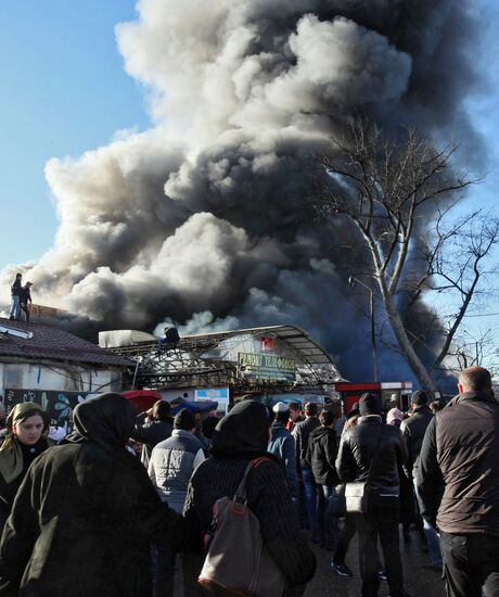В Грозном горит центральный рынок